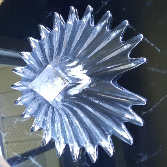 a Pair of 2 different Flower Petal Servers/Candy Dishes - Picture 7 of 8